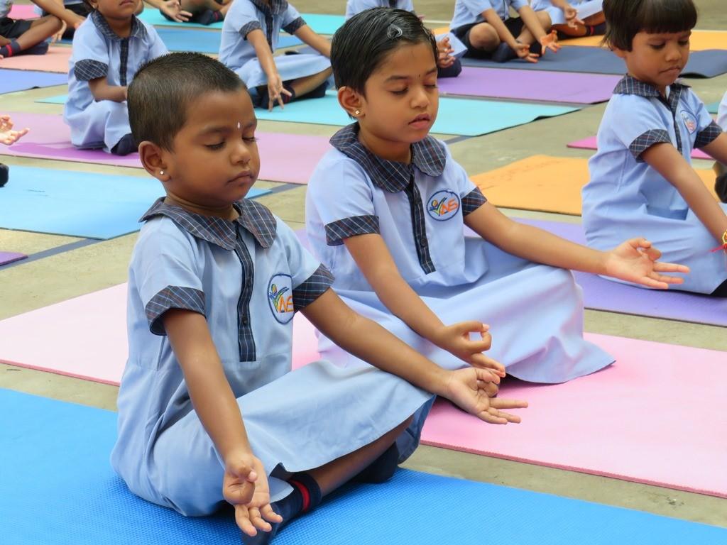 KINDERGARTEN KIDS DAY WITH YOGA INSTRUCTOR - Reeds World School